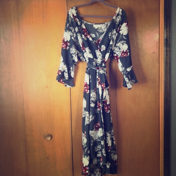 Stunning dress by Holly Bracken. - Picture 1 of 3